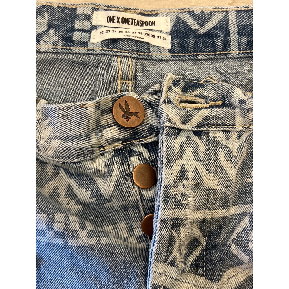 One x OneTeaspoon Bandits Geometric Print Distressed Denim Shorts‎ Size 29 Blue